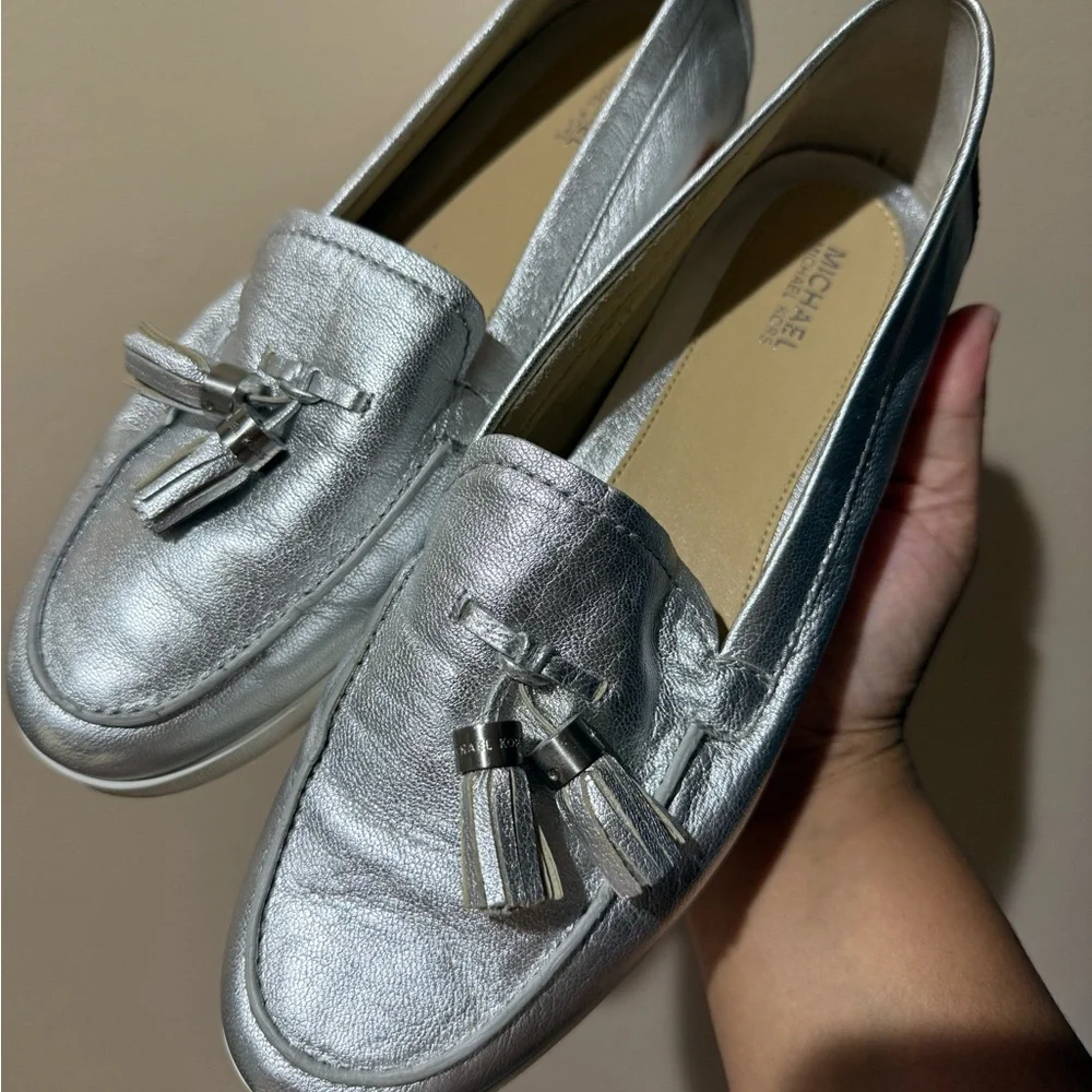 Michael Kors Loafers‎ Size 9 Leather Silver Metallic Callahan Moccasins U